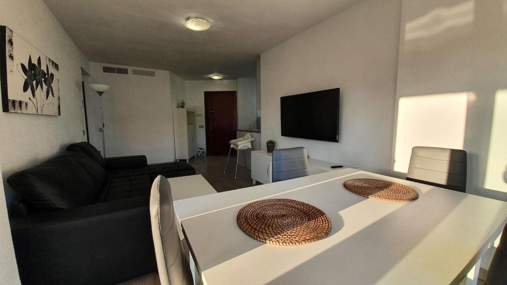 1ª Linea Playa, Edificio Diana Ii, Wifi, Puerto Marina. Appartement