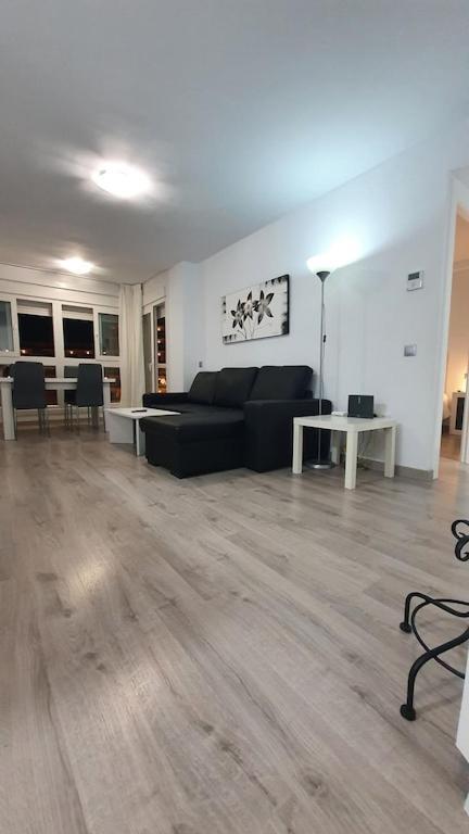 Apartment 1ª Linea Playa, Edificio Diana Ii, Wifi, Puerto Marina.