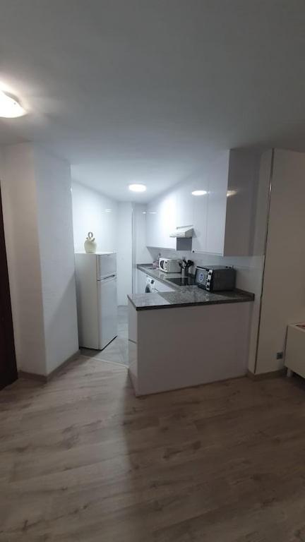 1ª Linea Playa, Edificio Diana Ii, Wifi, Puerto Marina. Apartment *