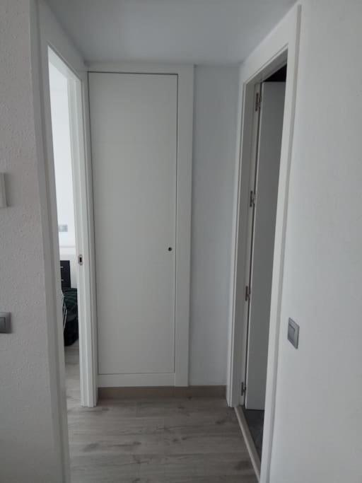 1ª Linea Playa, Edificio Diana Ii, Wifi, Puerto Marina. Apartment *