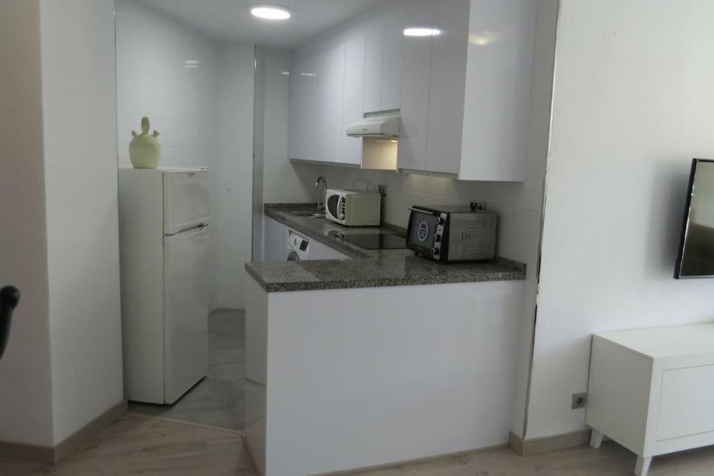 1ª Linea Playa, Edificio Diana Ii, Wifi, Puerto Marina. Apartment *