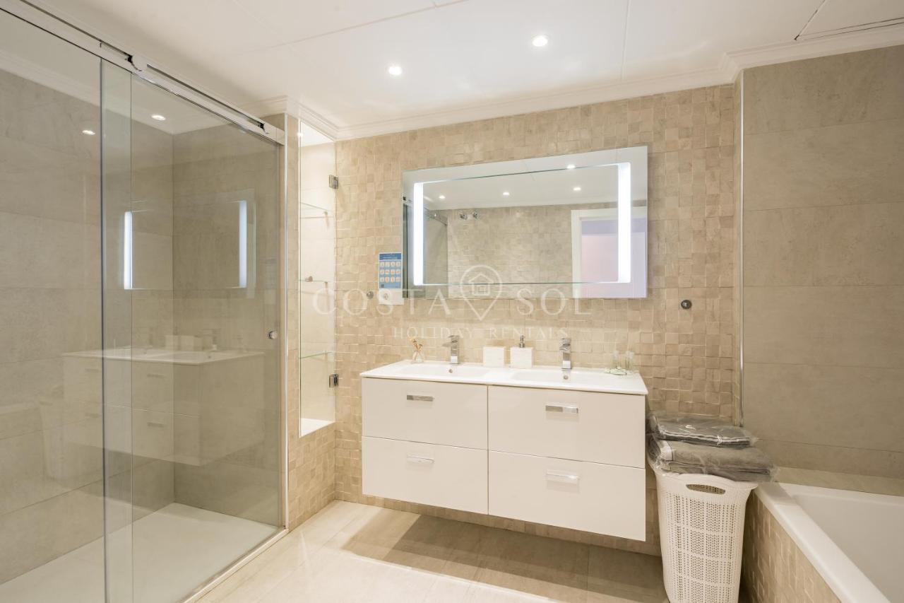 Puerto Marina-benalmadena Luxury Dentro De La Isla Apartment