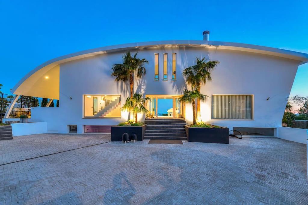 Espectacular In Higueron Villa *