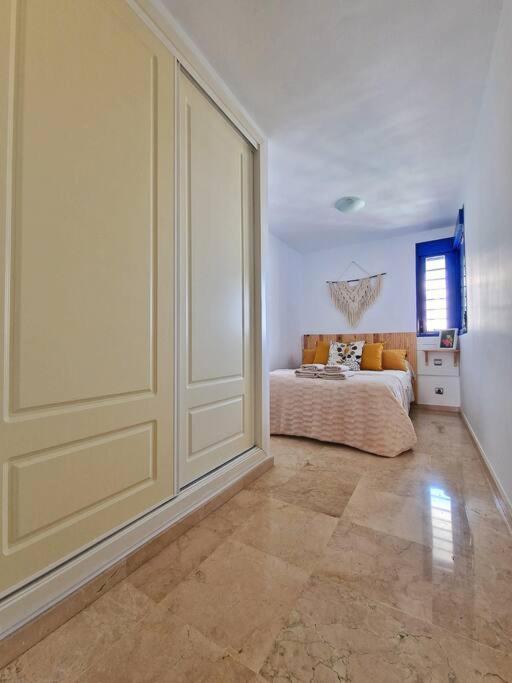 Acogedor Piso Con Terraza Y Parking! *