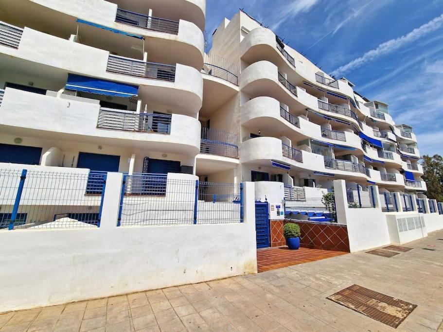 Acogedor Piso Con Terraza Y Parking! Benalmadena
