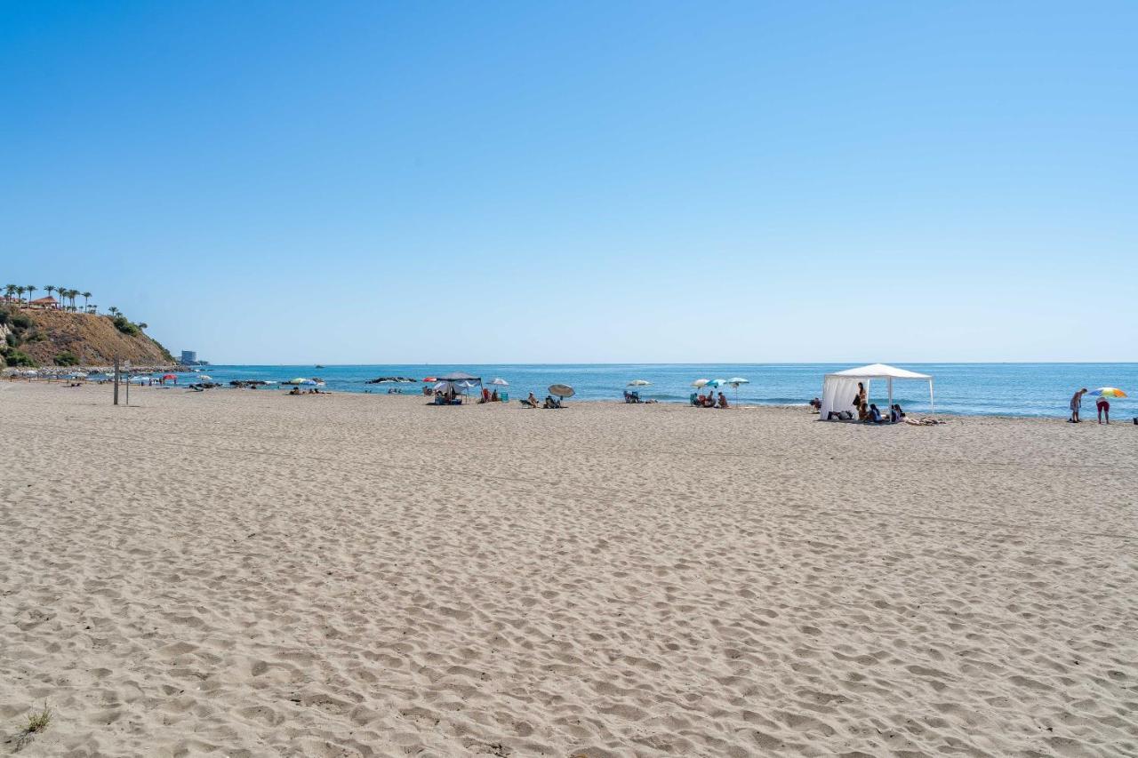 Sun Coast -- Superb With 4 Pools, Gardens & Breakfast Apartment Benalmadena