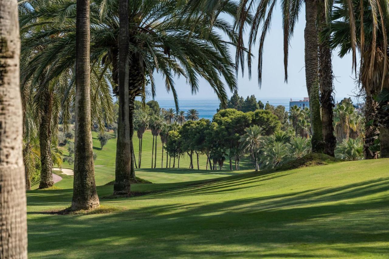 Sun Coast -- Superb With 4 Pools, Gardens & Breakfast