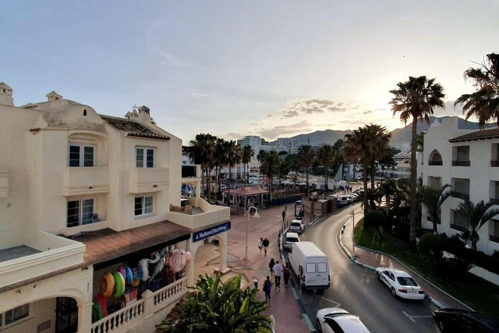 En Puerto Marina. Apartamento Benalmádena