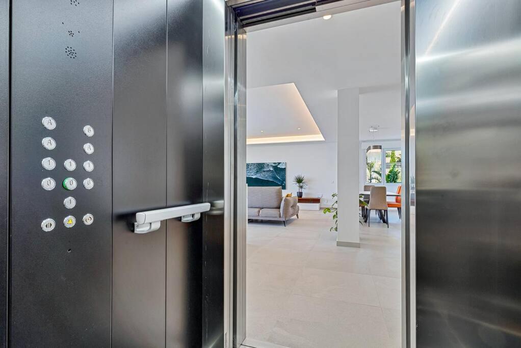 Luxury Apt. The One - Jacuzzi, , Gym & Pool Apartment *