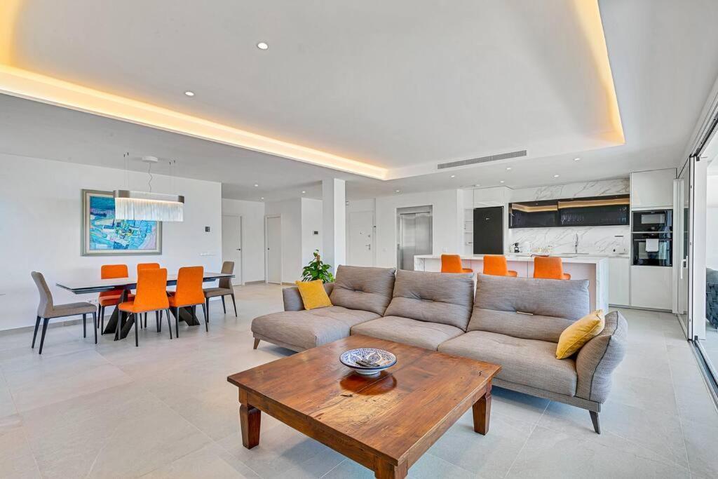 Luxury Apt. The One - Jacuzzi, , Gym & Pool Apartment Benalmadena