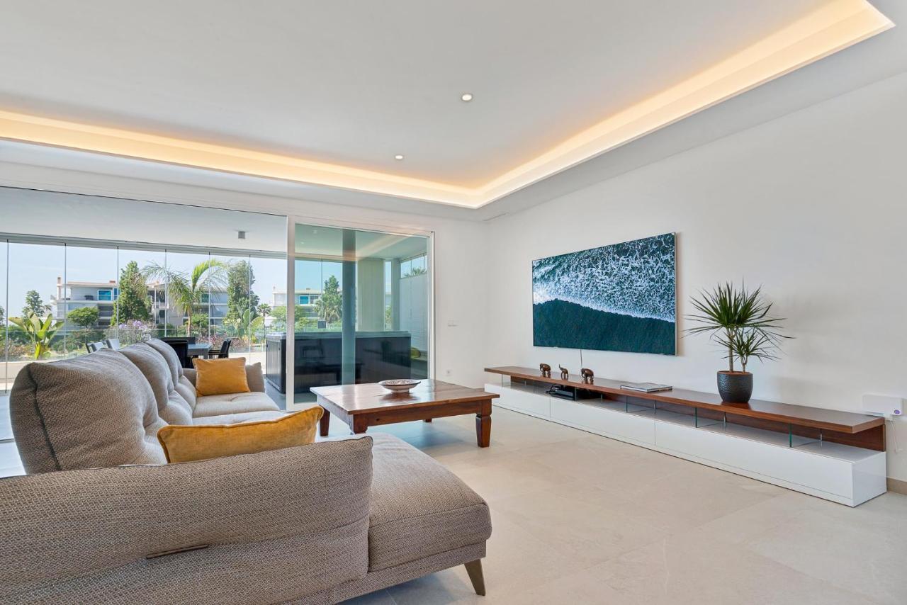 Apartment Luxury Apt. The One - Jacuzzi, , Gym & Pool *