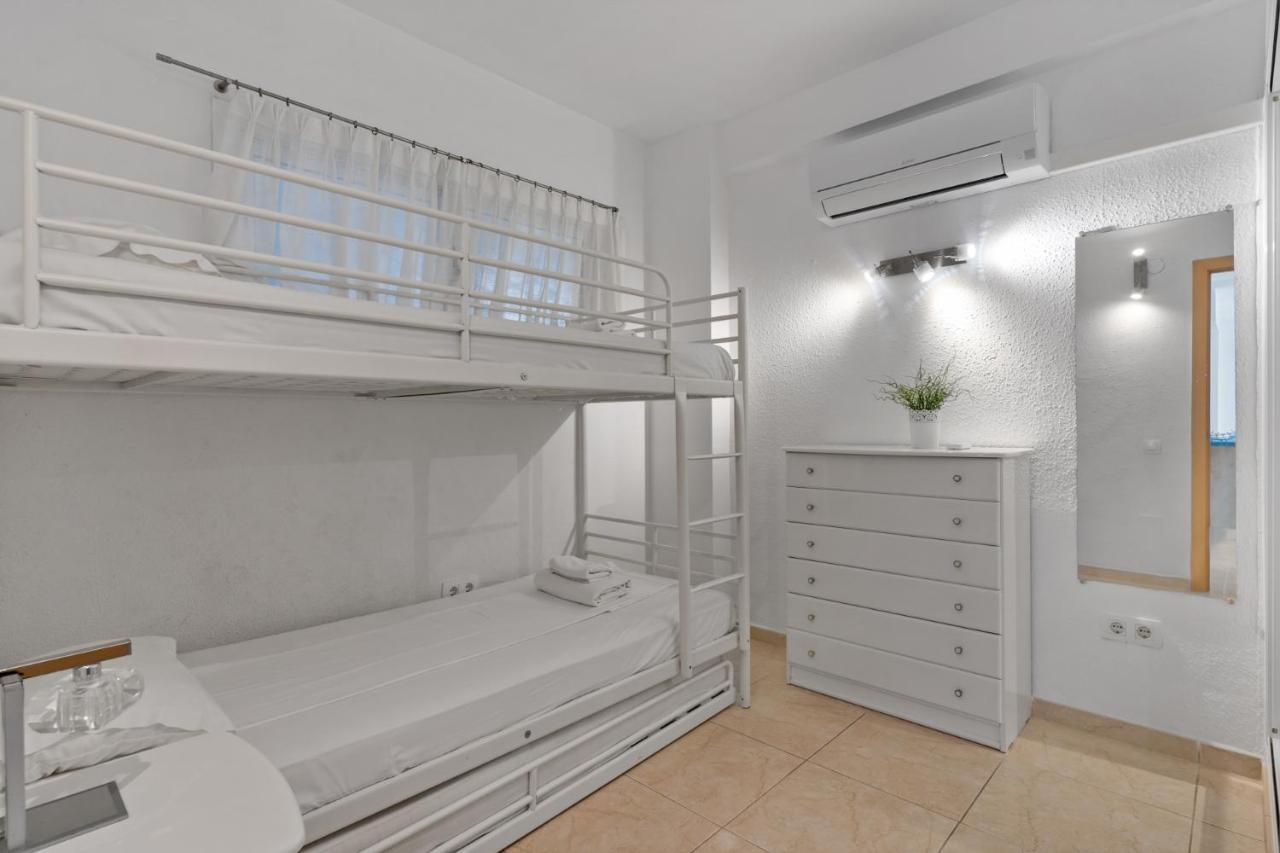 Appartement Seaview With Pool In By Costarentals - Ref 186