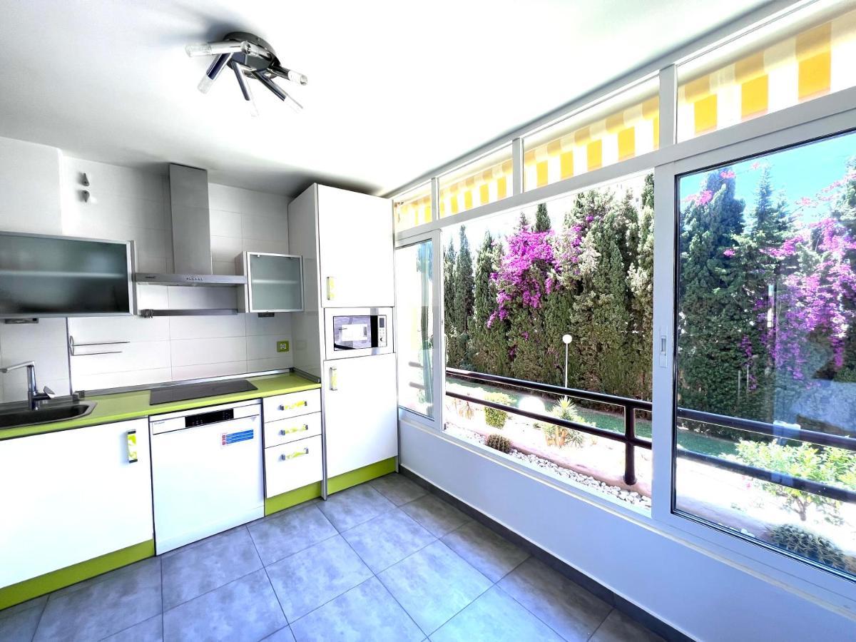 Amplio, Moderno Apartamento 3
