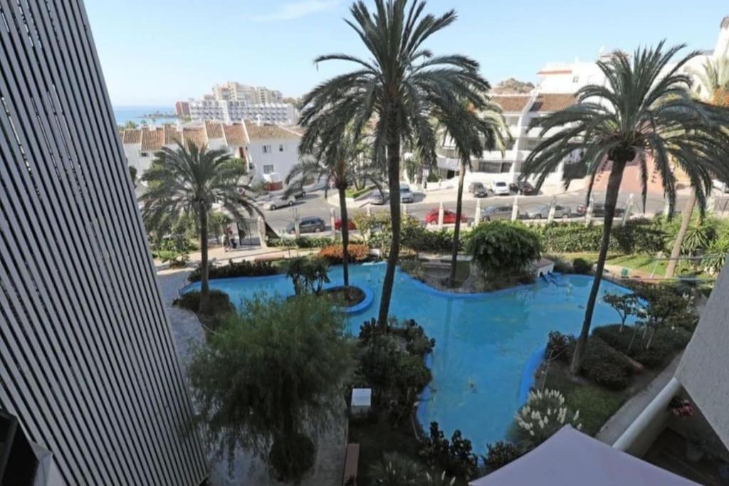 Benalbeach. 1º Linea De Playa. Apartment *