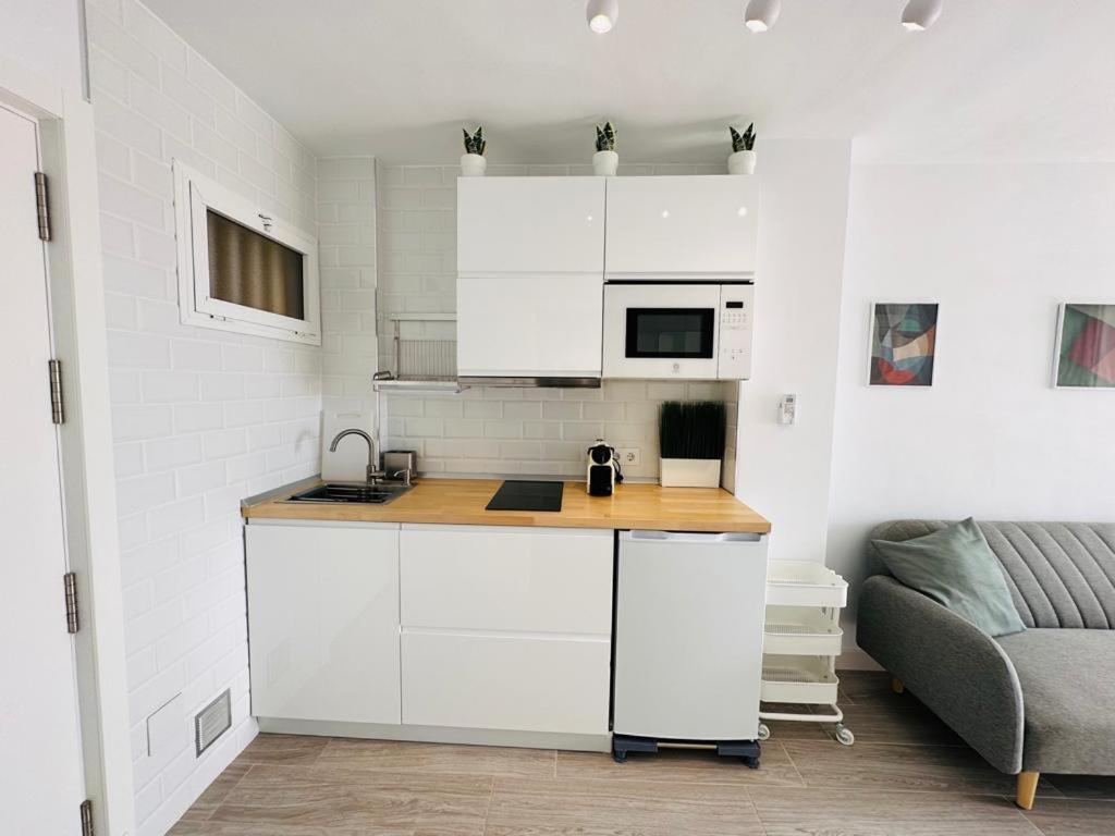Modern White *