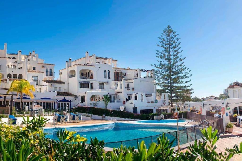 Elegant 2-bedroom With Beautiful Views Apartment *