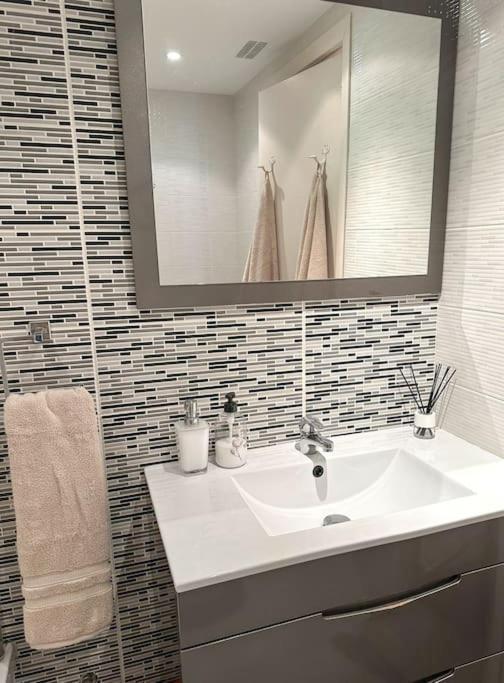 Apartment Elegant 2-bedroom With Beautiful Views *