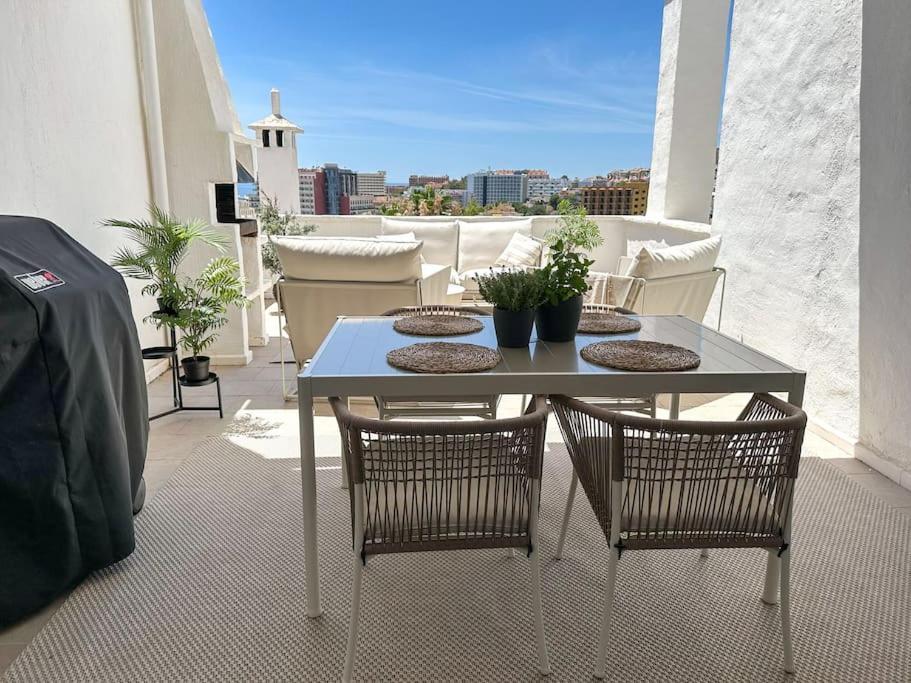 Elegant 2-bedroom With Beautiful Views Apartment *