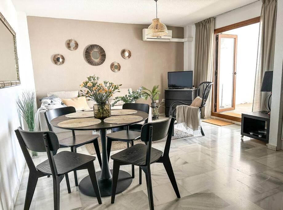 Elegant 2-bedroom With Beautiful Views Apartment