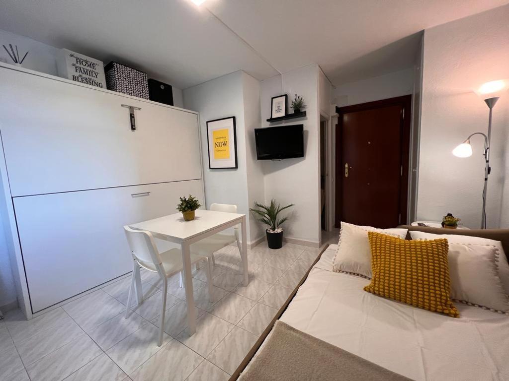 Apartment Estudio Con Piscina A 200 M De La Playa