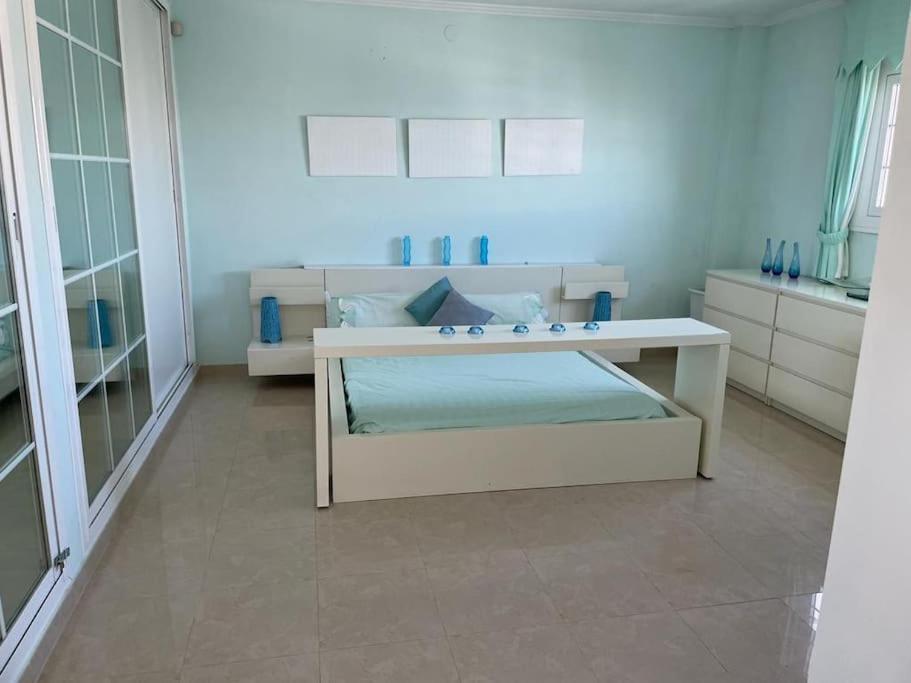 Stunning 5 Bedroom Villa *