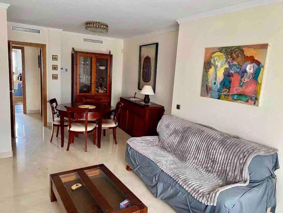 Family Friendly 2 Bedroom And 2 Bathroom Near The Beach Benalmádena