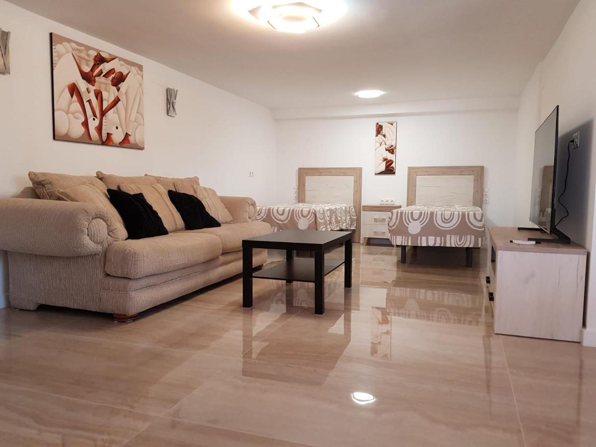 Pensión Deluxe Athos 50 Mp Garden Patio Golf & *