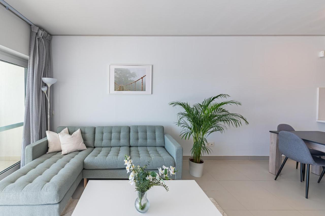 Hill Collection Apartment *