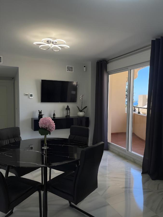 Luxury First Line Apartment