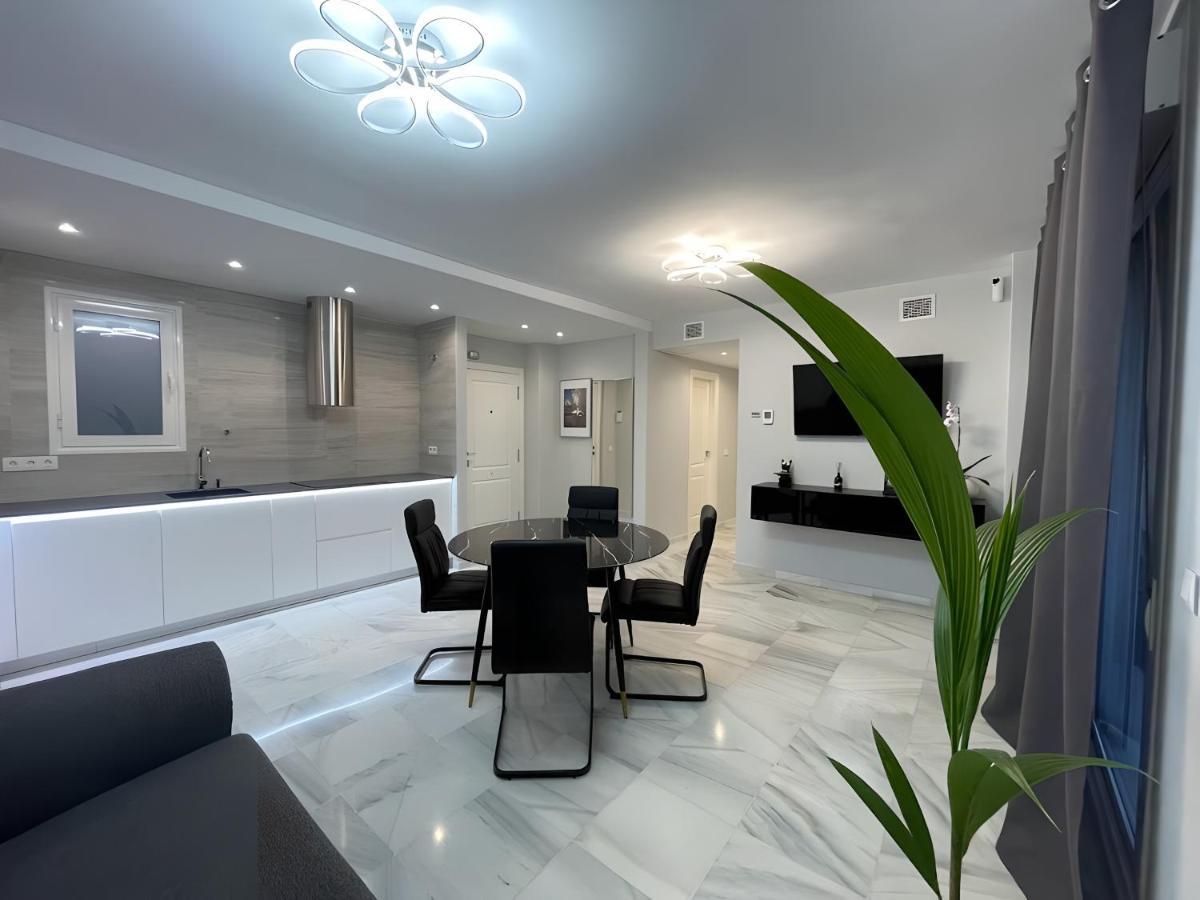 Luxury First Line Apartment *