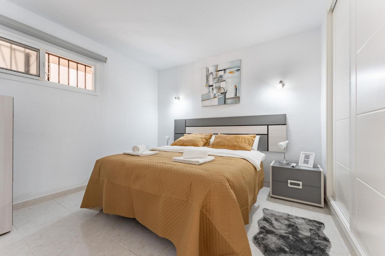 Coastal Charm Renovated 2bed Apt, Pool, Sea Views Apartment *