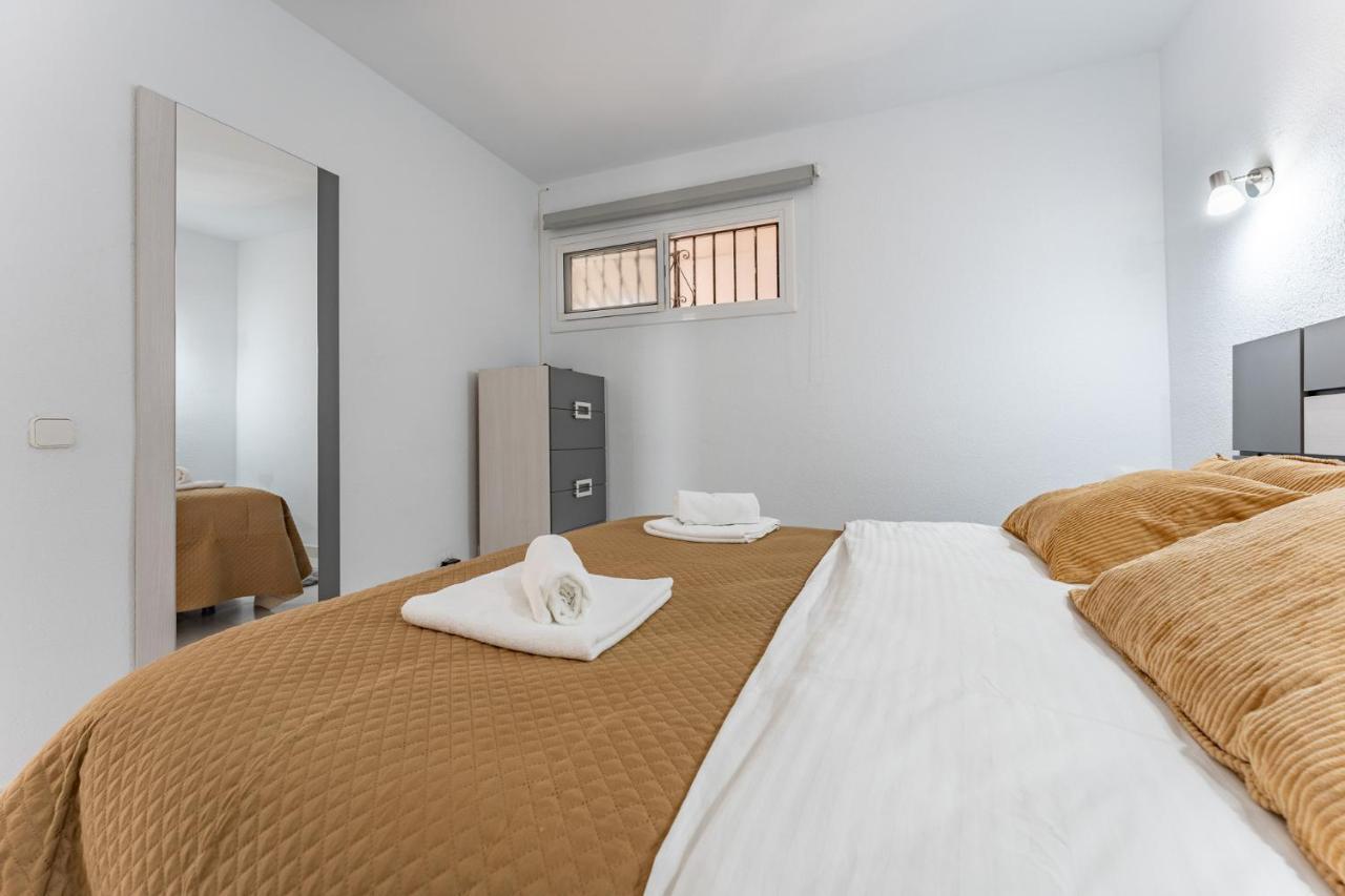 Coastal Charm Renovated 2bed Apt, Pool, Sea Views