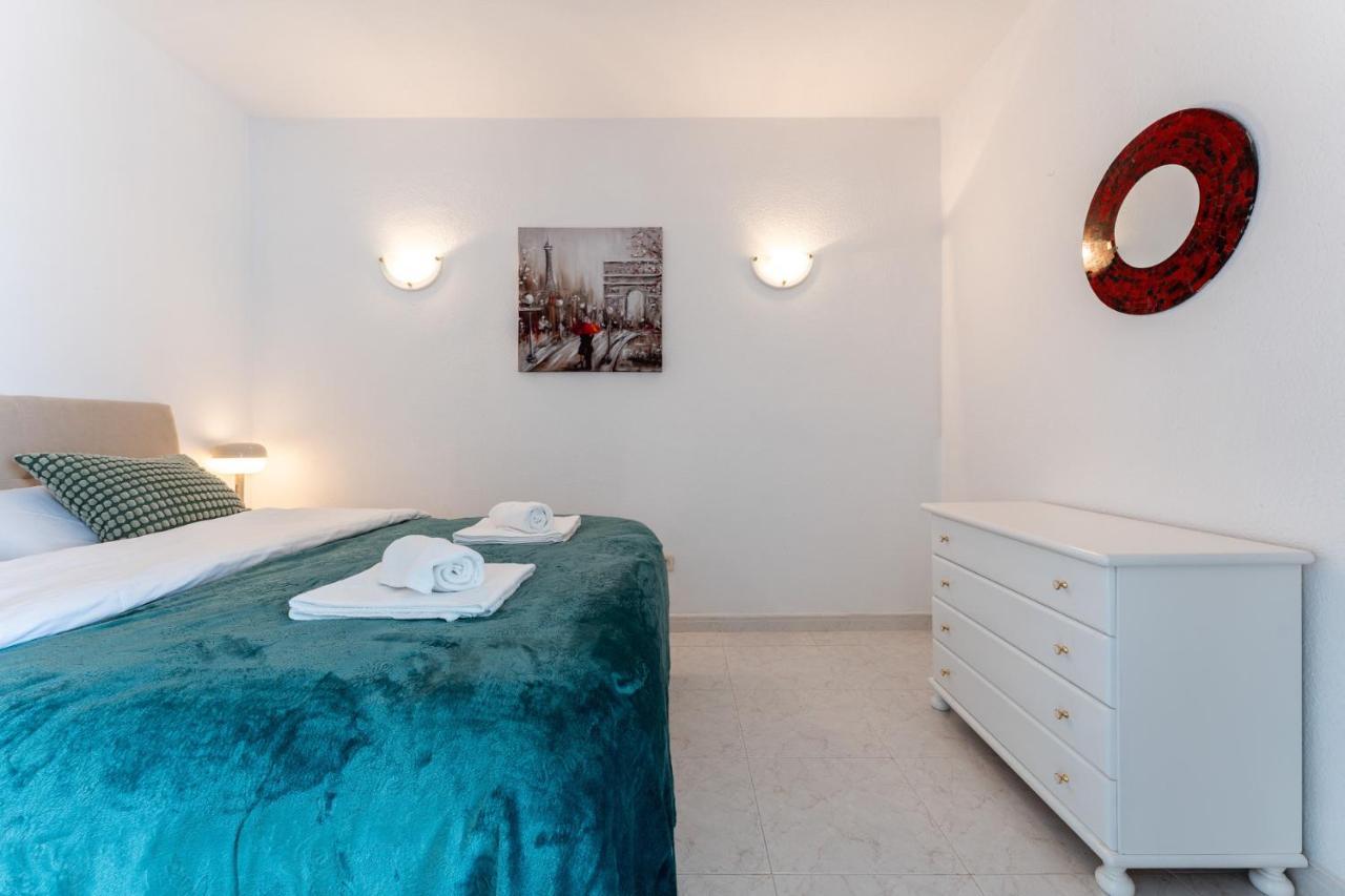 Apartment Coastal Charm Renovated 2bed Apt, Pool, Sea Views *