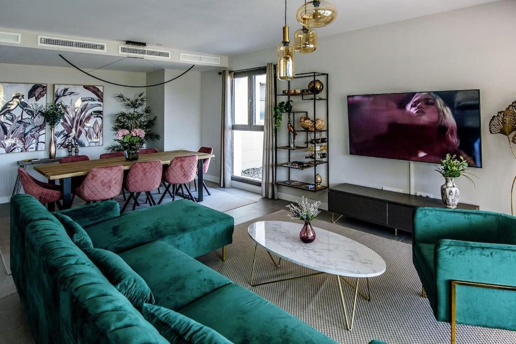 Apartment Luxury Serenity Benalmadena, 4 Bedrooms *