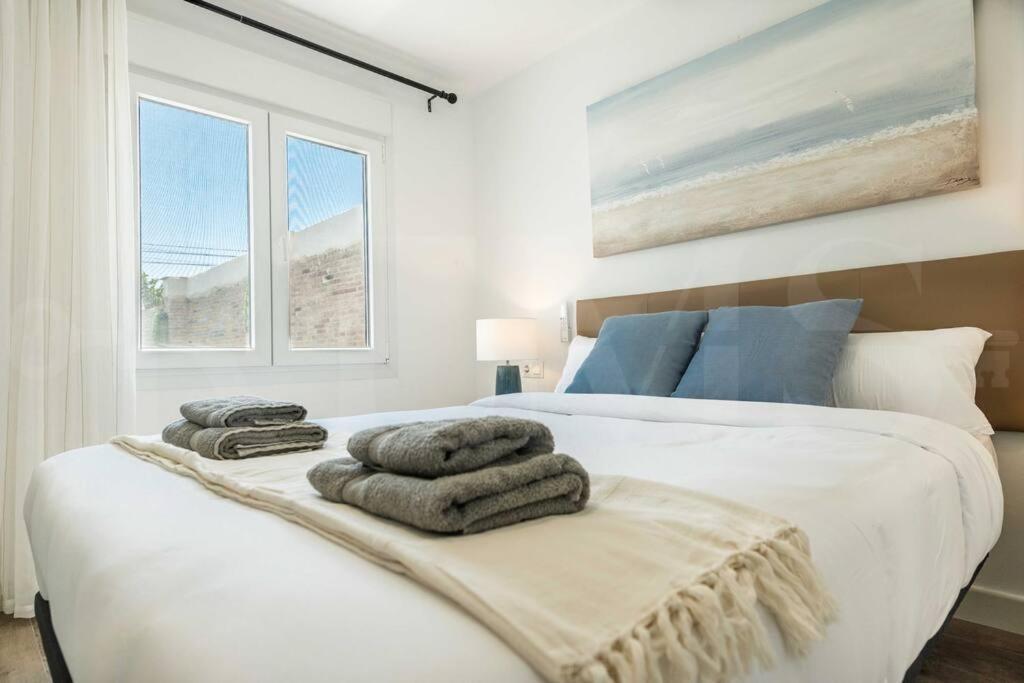 Villa With Private Heated Pool By The & Port - By Rems *