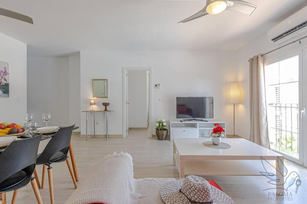 Benalroma Spacious 50 Mt From The Apartment