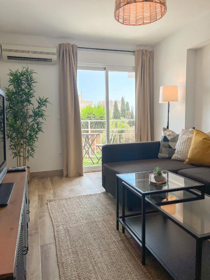 Bright & Cozy Acuario Beach&pool Apartment *
