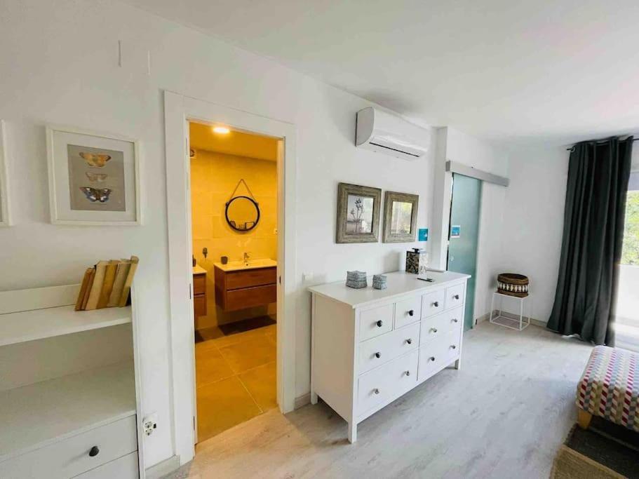 Casa De 3 Plantas, Con Jardin Y Vistas Al Golf