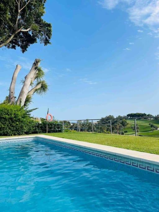 Casa De 3 Plantas, Con Jardin Y Vistas Al Golf Holiday home *