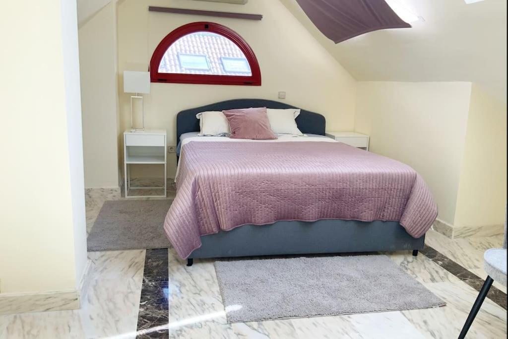 Family In Private Urbanisation With Large Community Pool Villa *