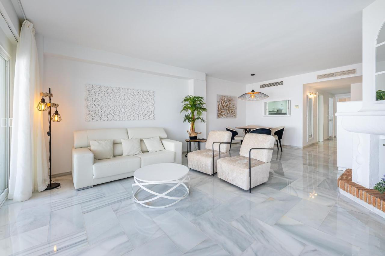 In Puerto Marina With Sea Views, First Line, Appartement Benalmádena