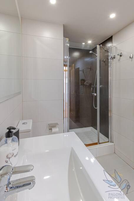 Beautiful With Sea Views Apartment