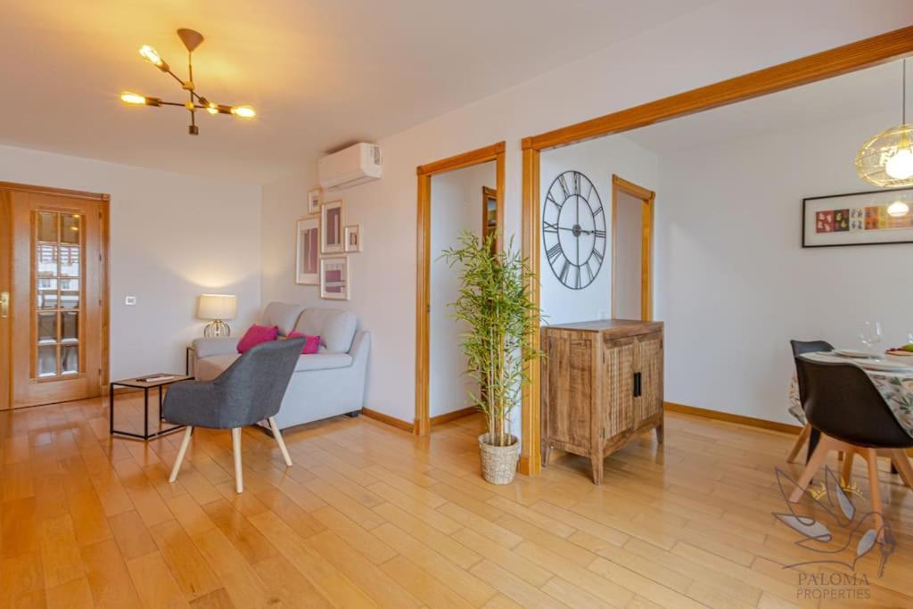 Beautiful With Sea Views Apartment *