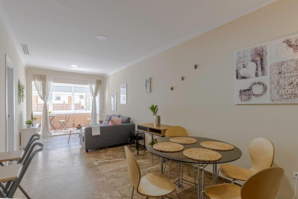 Apartment Bright 50 Mt From The *
