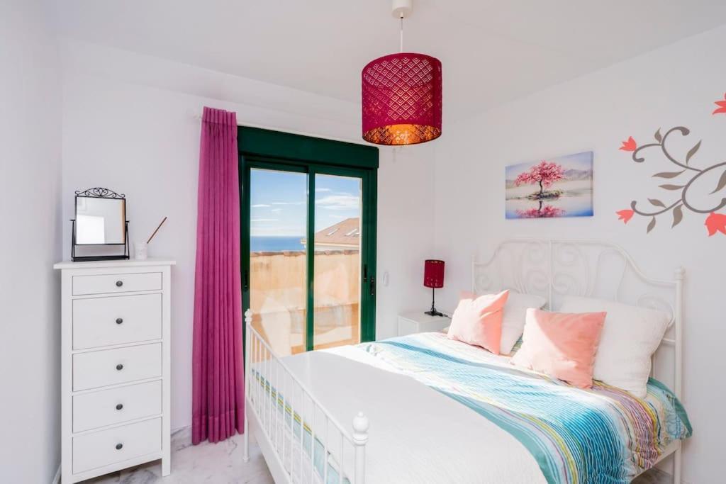 4 Bed Duplex With Stunning Sea Views *
