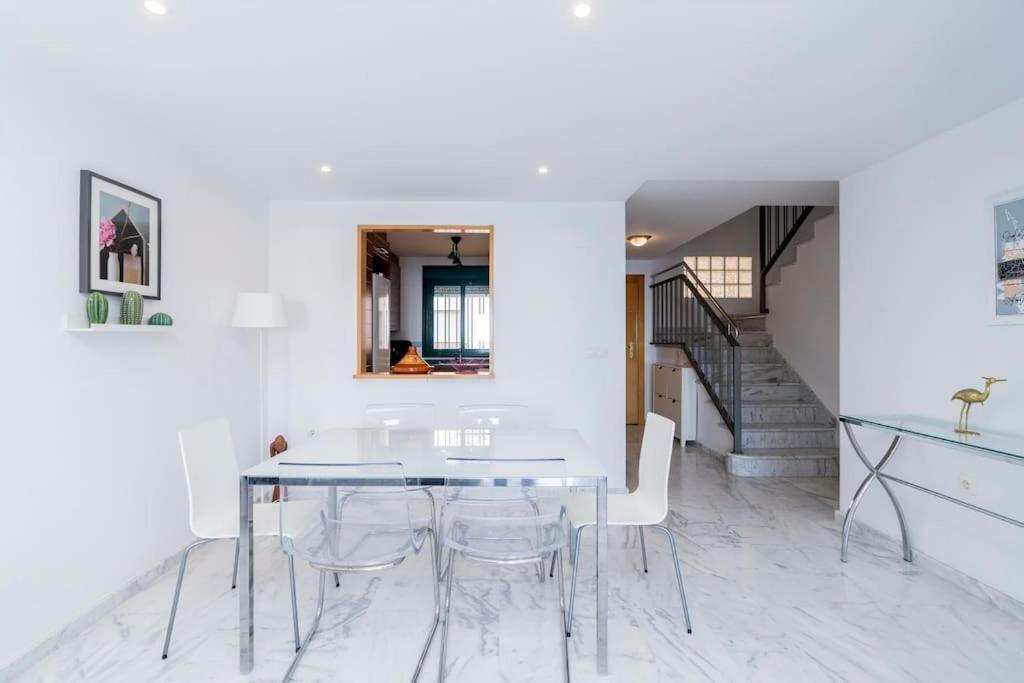 4 Bed Duplex With Stunning Sea Views *