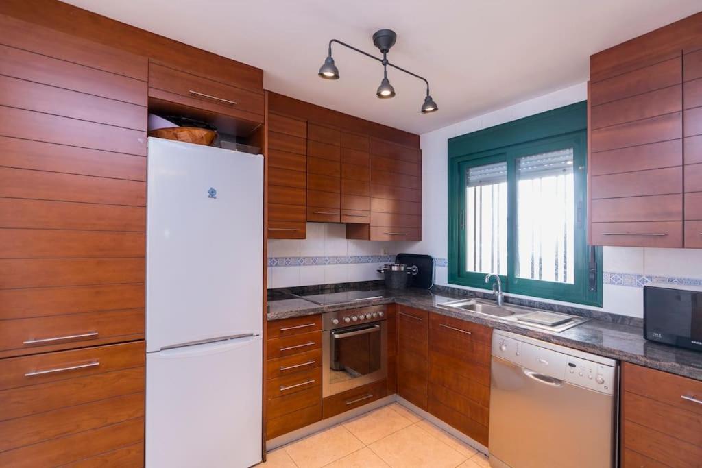 4 Bed Duplex With Stunning Sea Views *