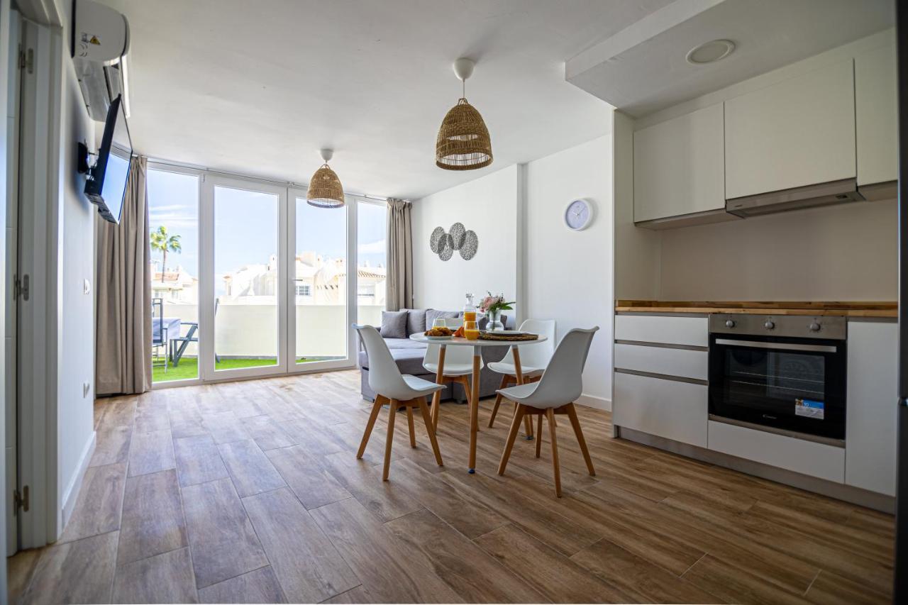Sunstay Seaside Flat I Puerto Marina Apartment