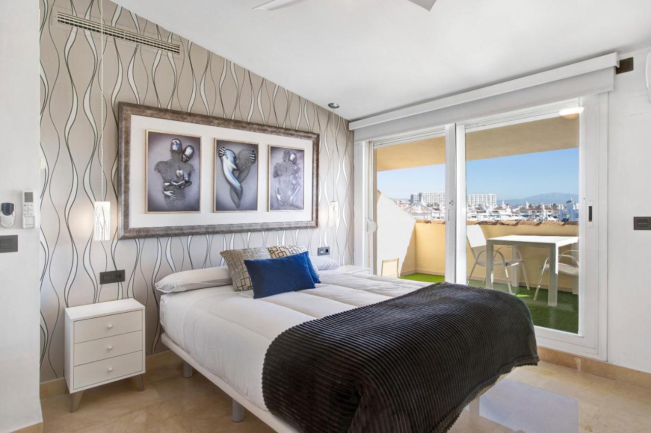 Luxury In Puerto Marina Apartment