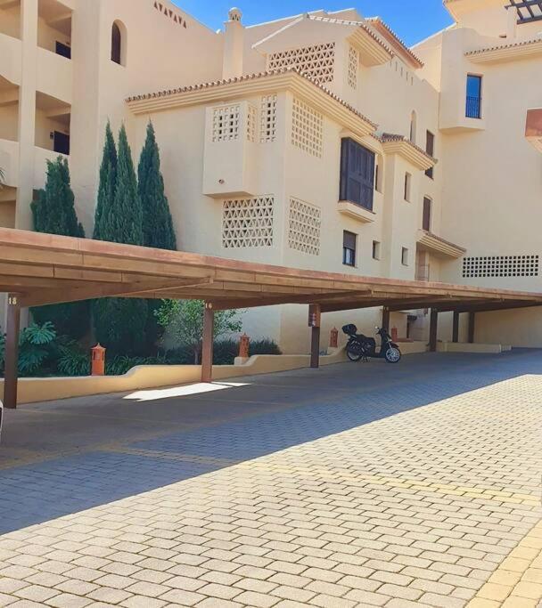 New Alquibla Gardens, Terrace & Pool Apartment